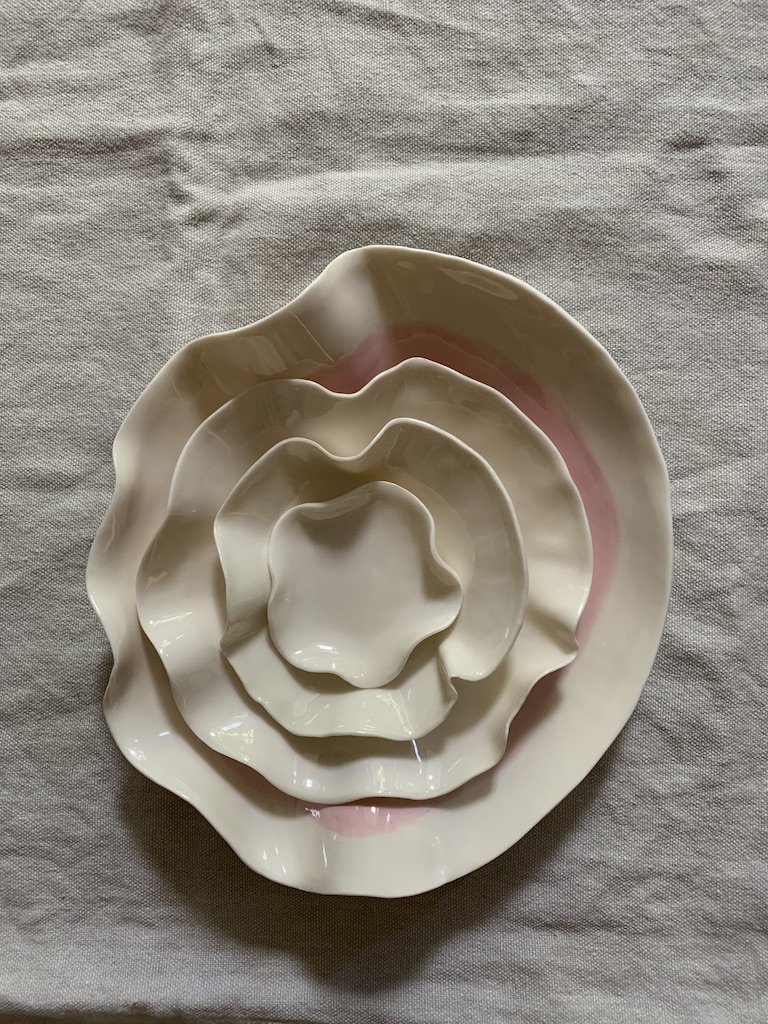 Porcelain wave bowls by Joanna Ling 