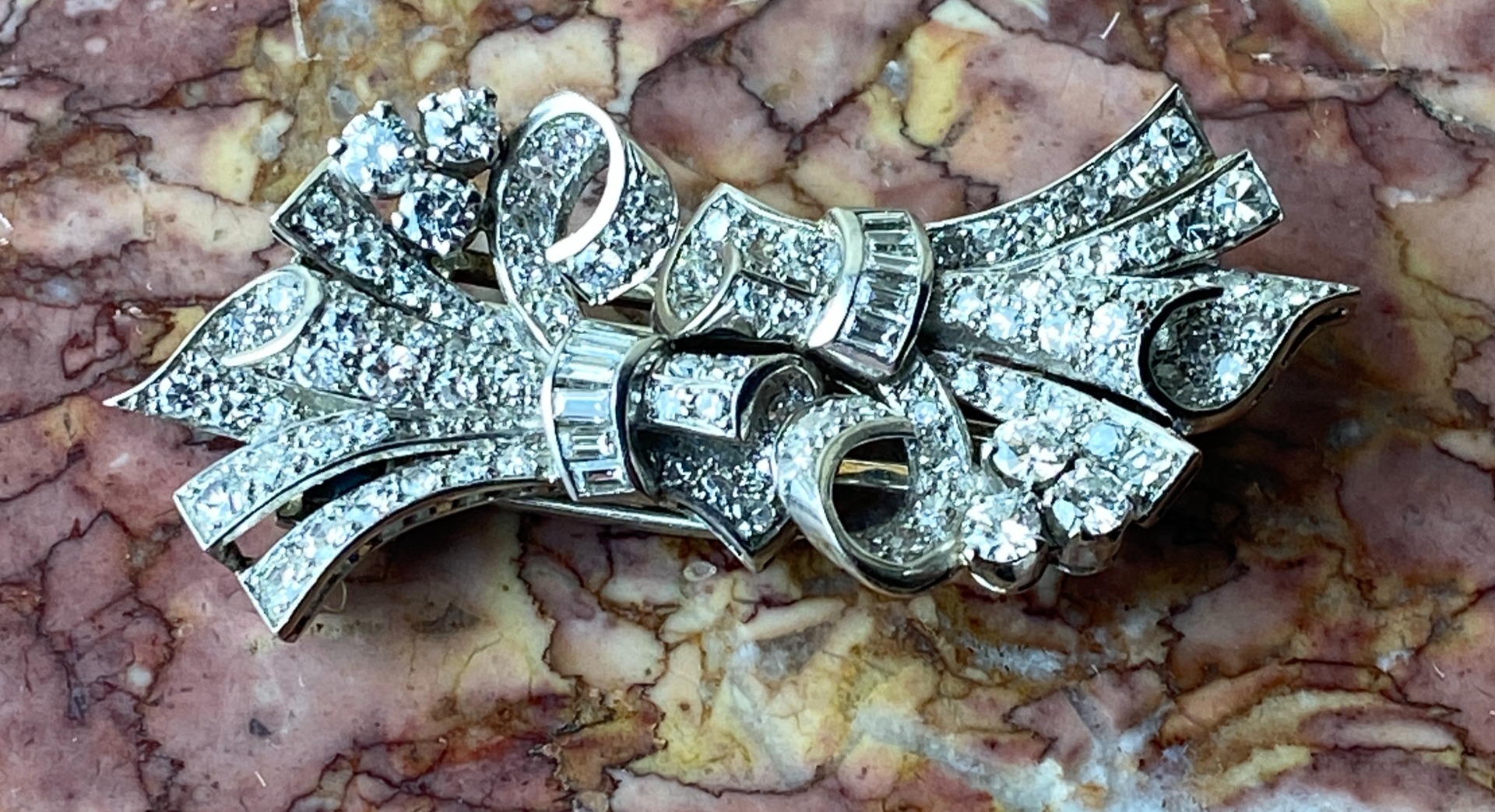 Inviting consignments of jewellery 